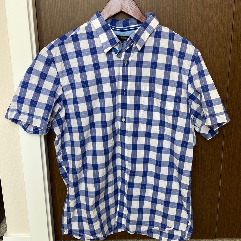 Banana republic short sleeved button up shirt size large.